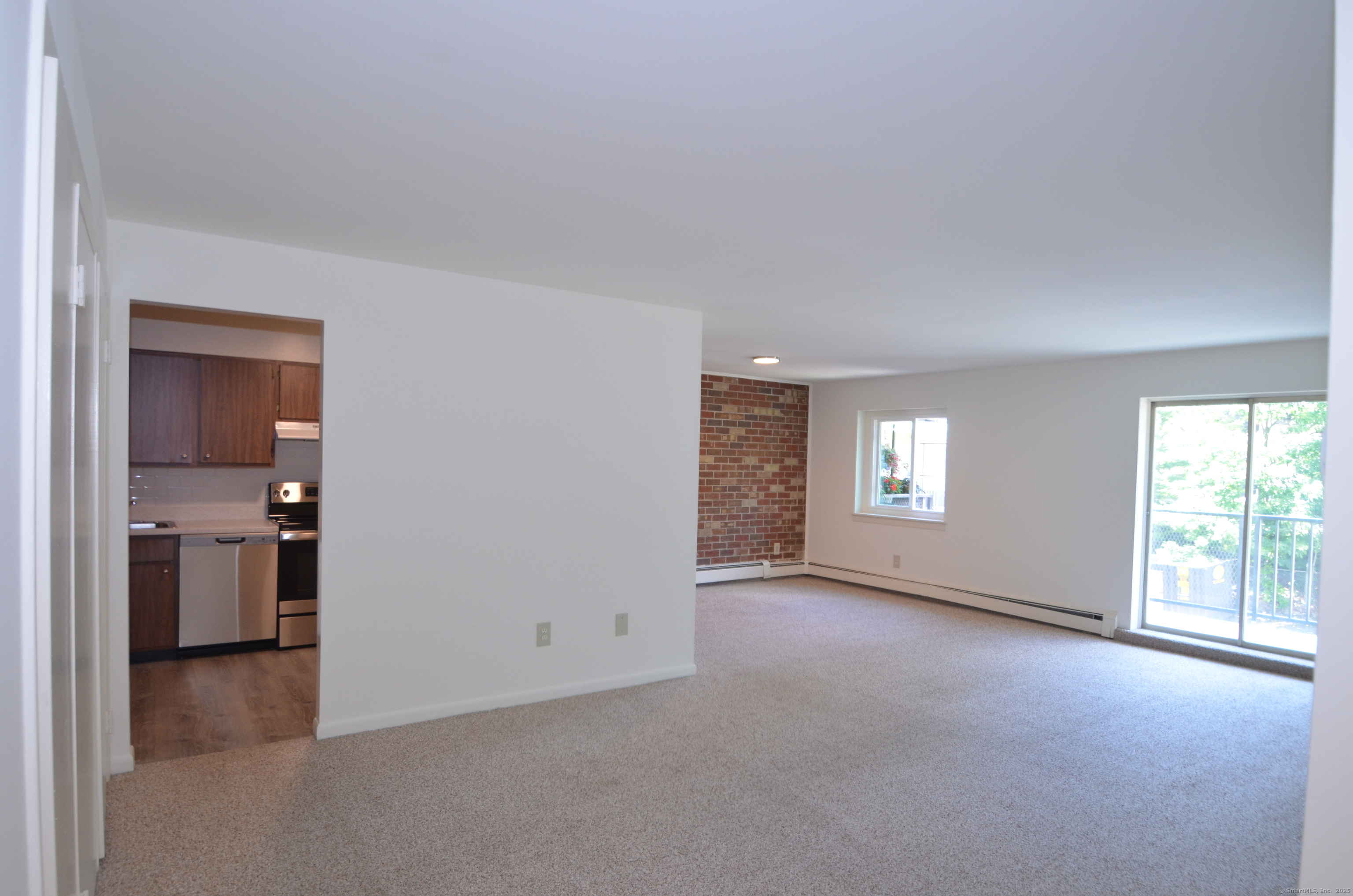 Property Photo: 3900 Park Avenue 8H CT 06604