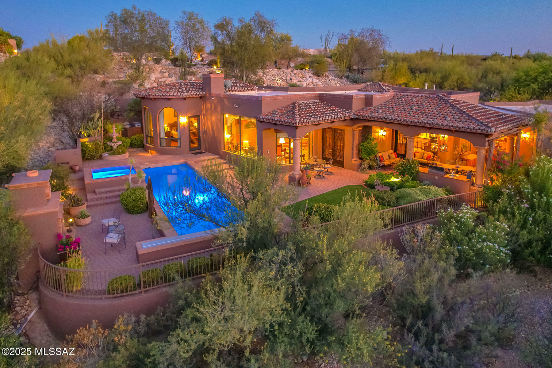 Property Photo: 4844 N Ave De Castilla AZ 85718