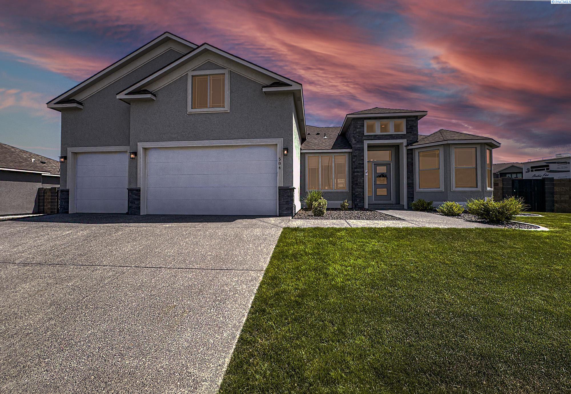 Property Photo: 584 Thebes St WA 99353