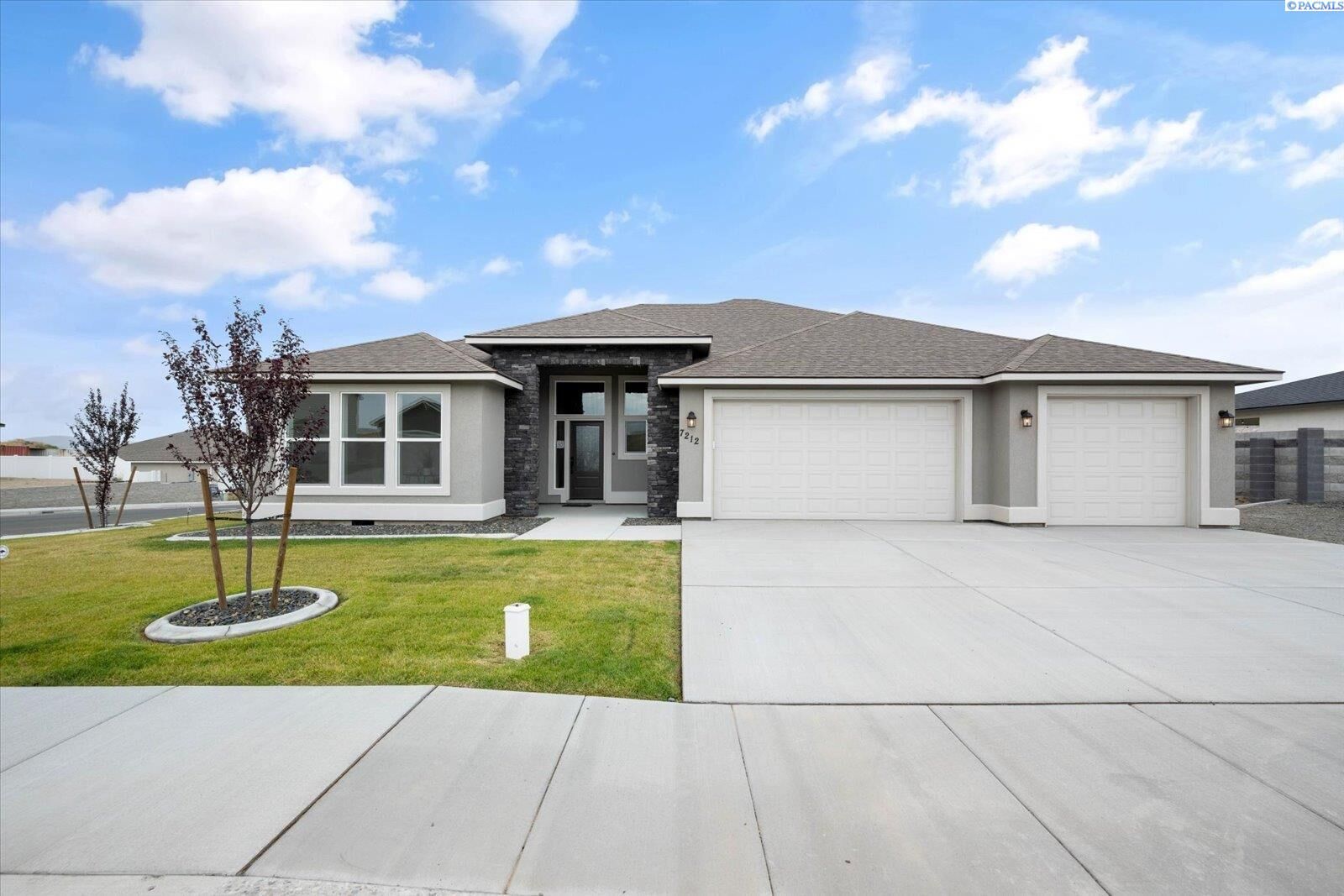Property Photo:  7212 W 35th Ave  WA 99338 