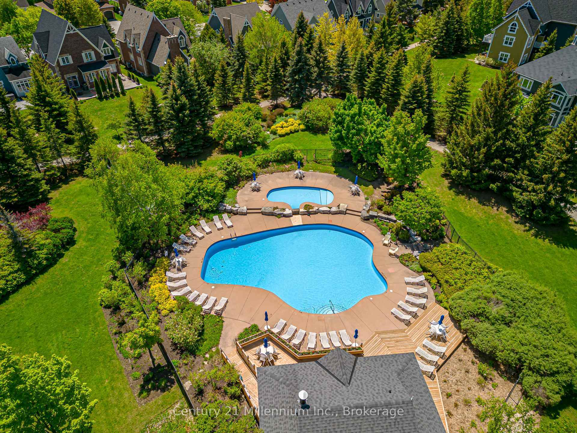 Property Photo: 184 Snowbridge Way 120 ON L9Y 3Z2