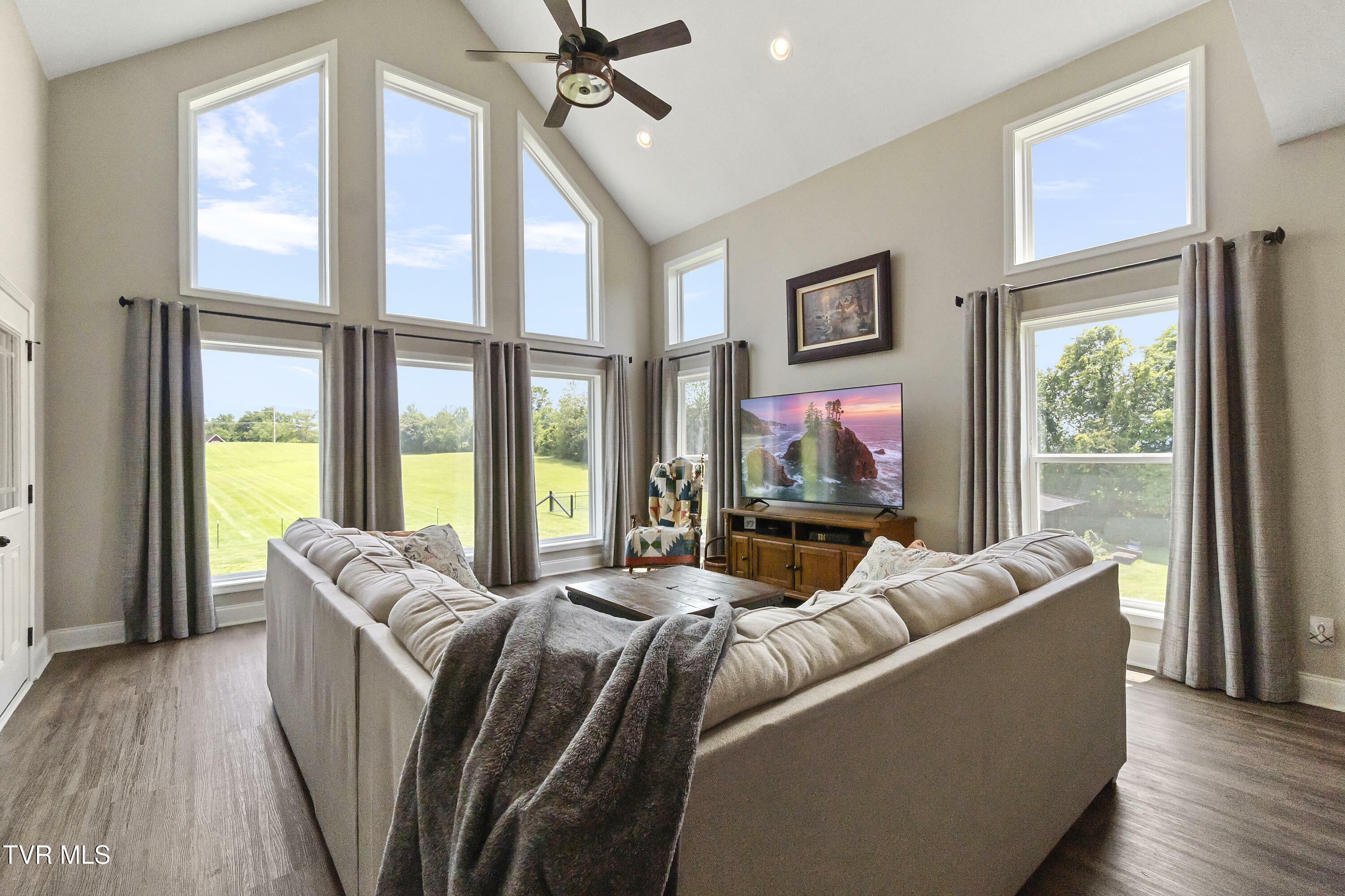 Property Photo:  1850 107 Cutoff  TN 37616 