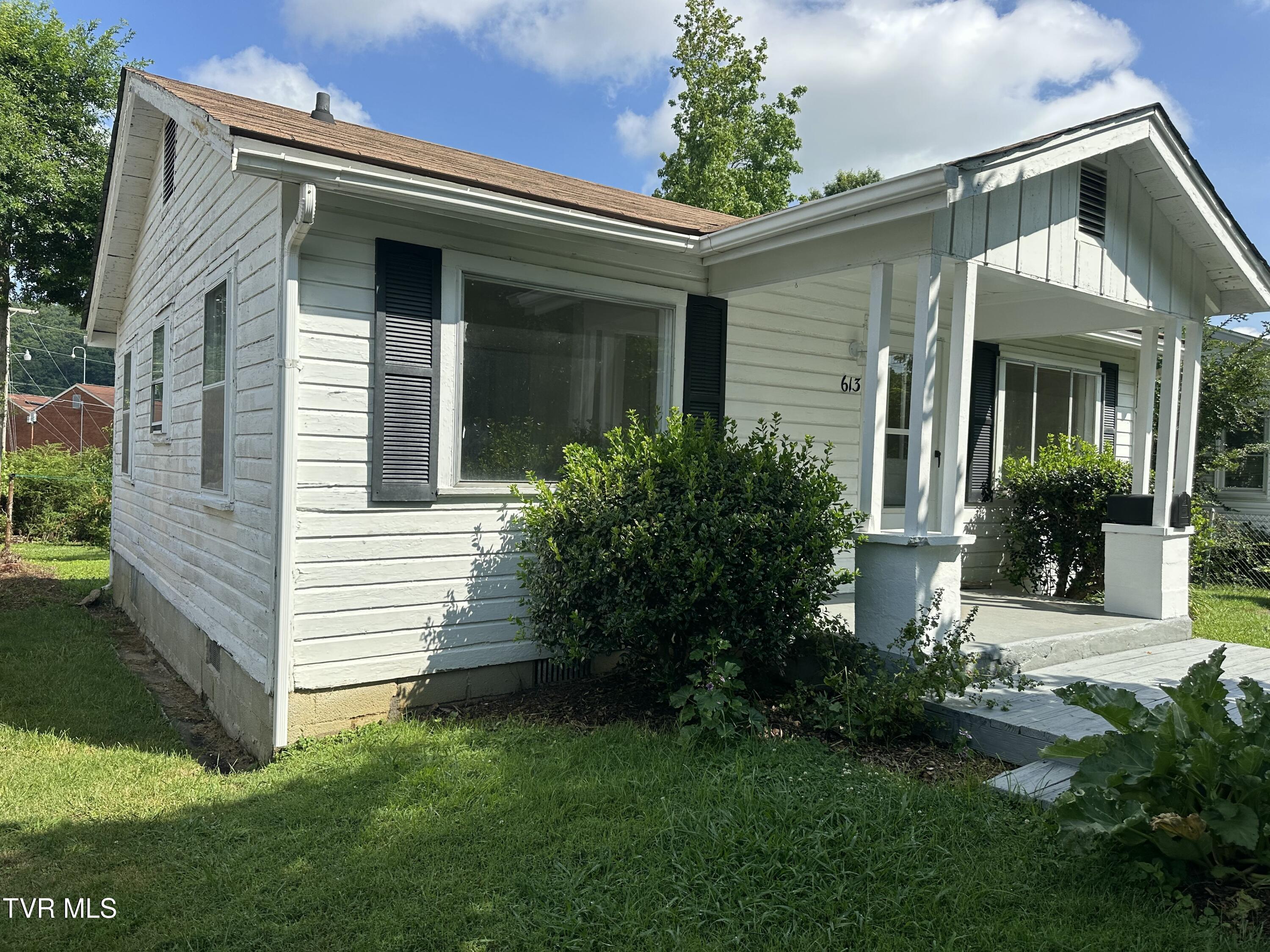 Property Photo: 613 Spruce Street TN 37601