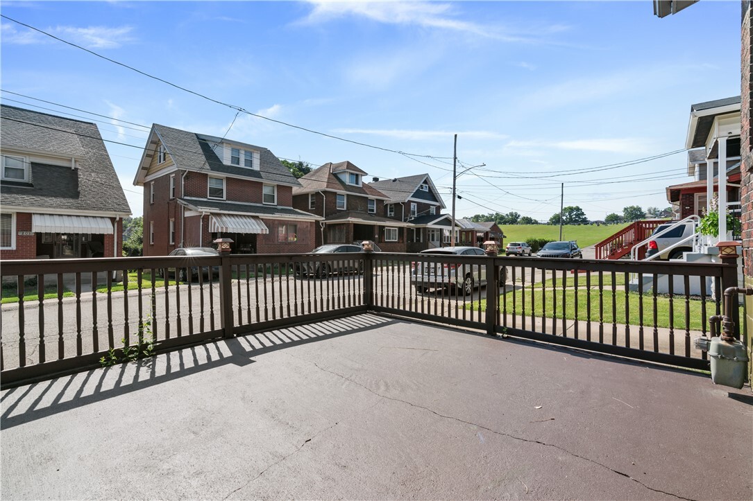 Property Photo:  200 Thomas Street  PA 15122 