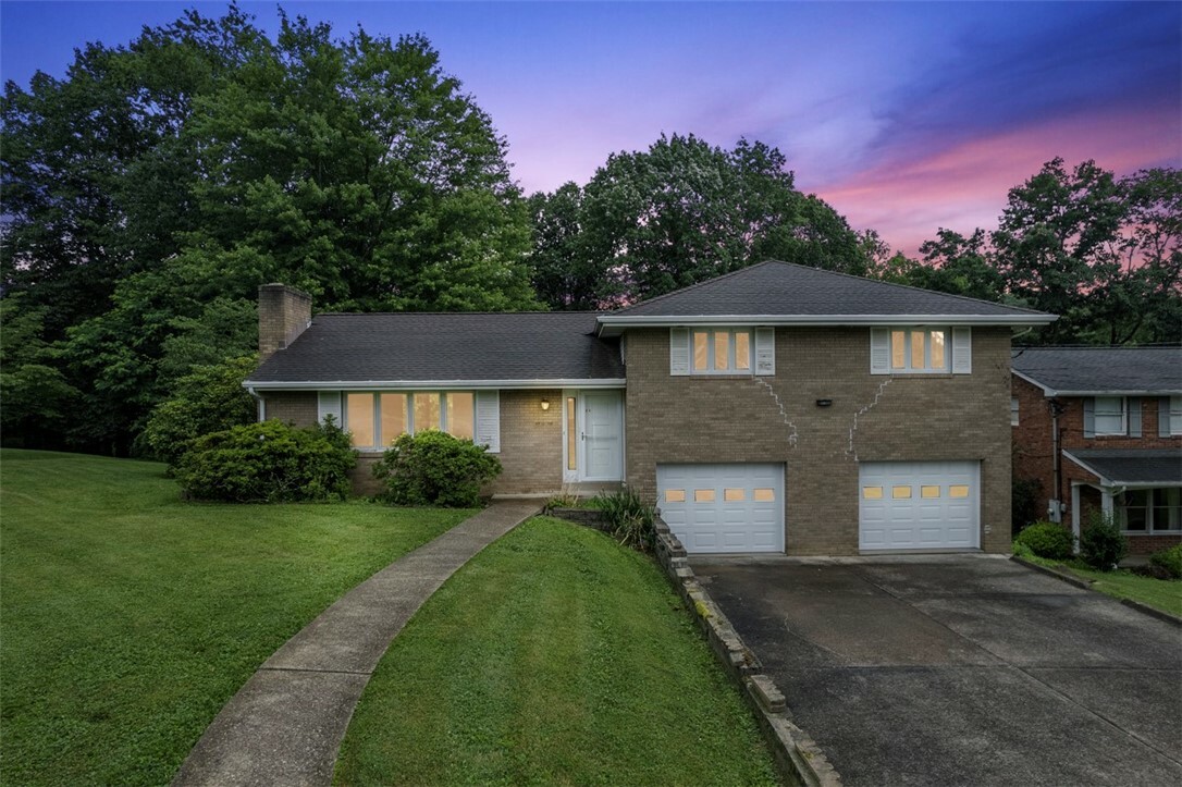 Property Photo:  113 Claridge Dr  PA 15108 