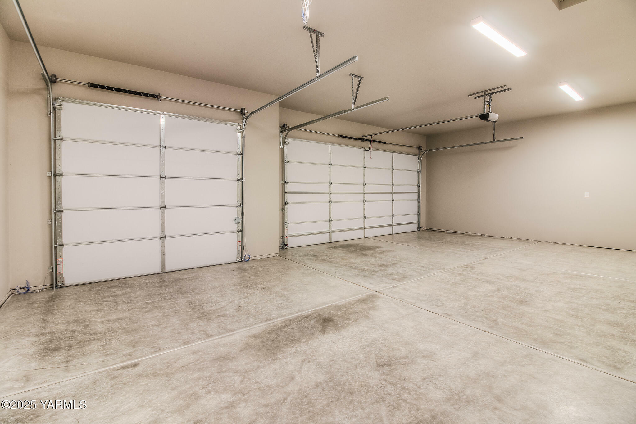 Property Photo:  306 N 90th Ave  WA 98908 