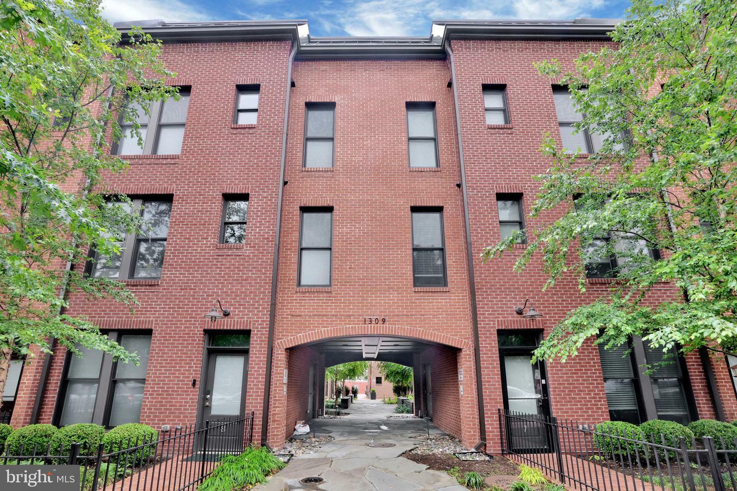 Property Photo:  1309 E Street SE 27  DC 20003 