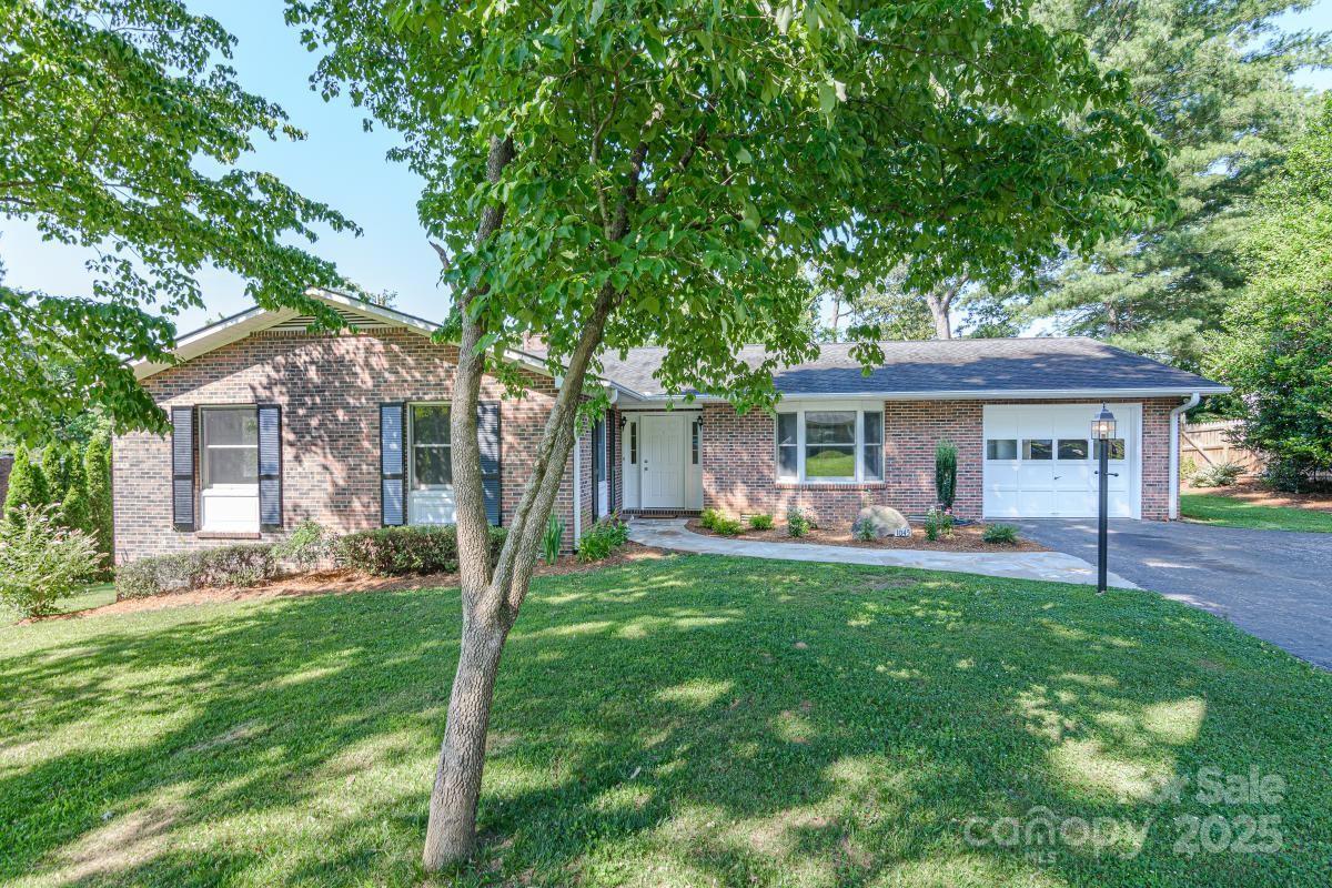 Property Photo: 1045 Carousel Lane NC 28792