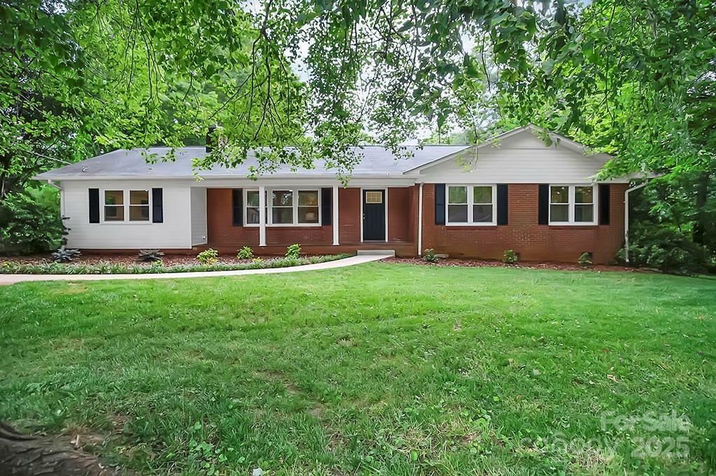 Property Photo: 1538 Hilltop Drive NC 28150