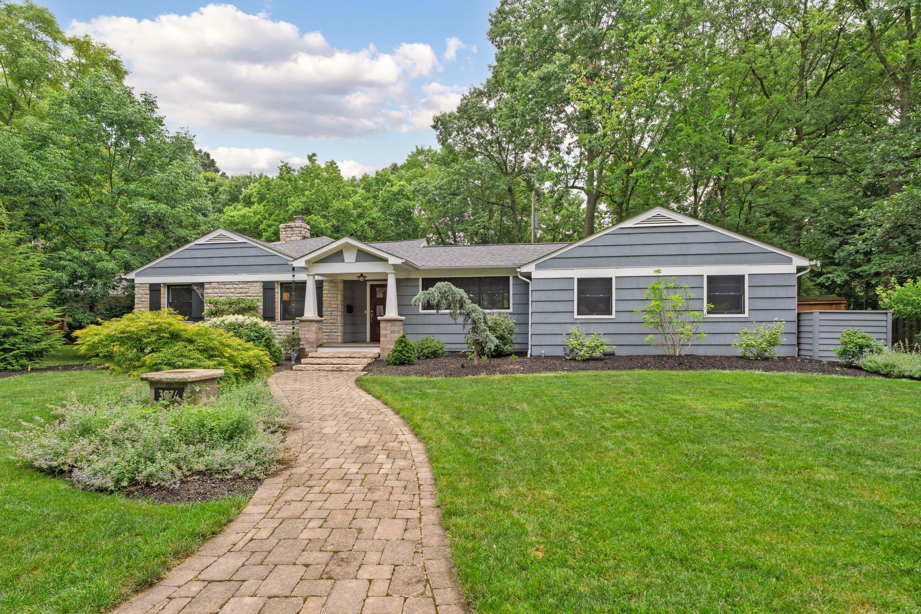 Property Photo: 3974 Wynding Drive OH 43214