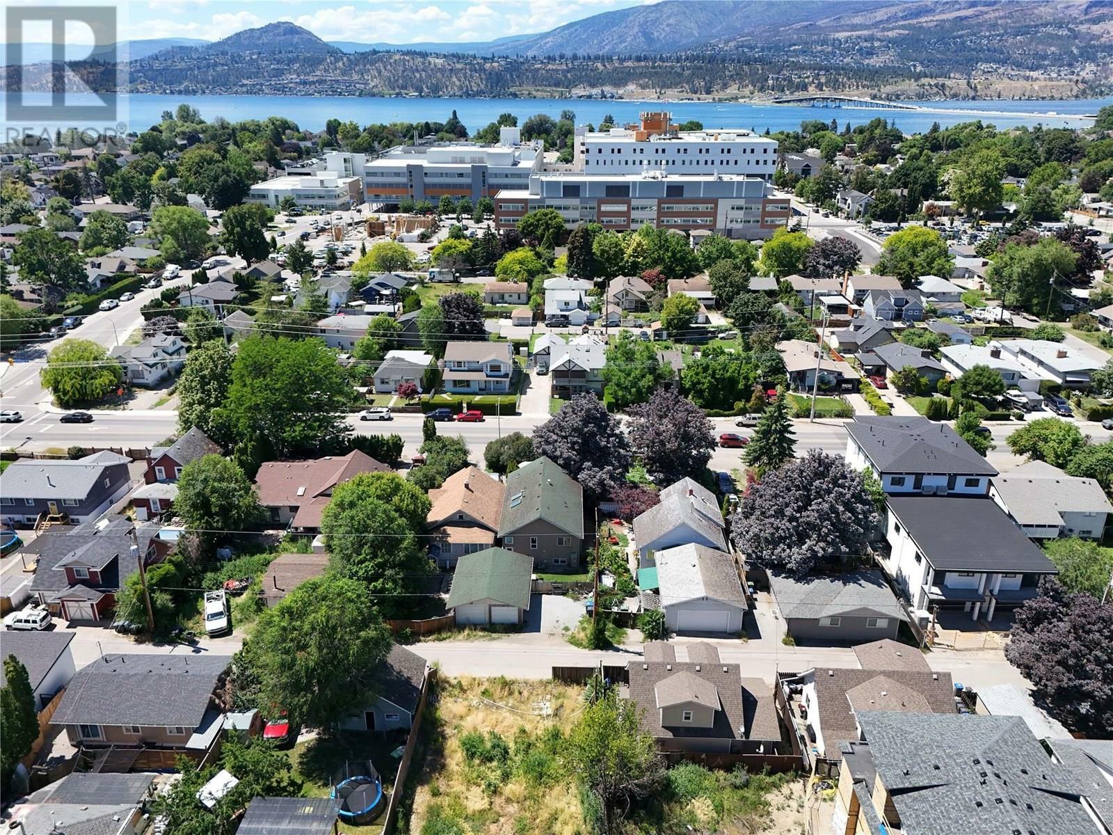 Property Photo:  2237 Richter Street  BC V1Y 2N9 