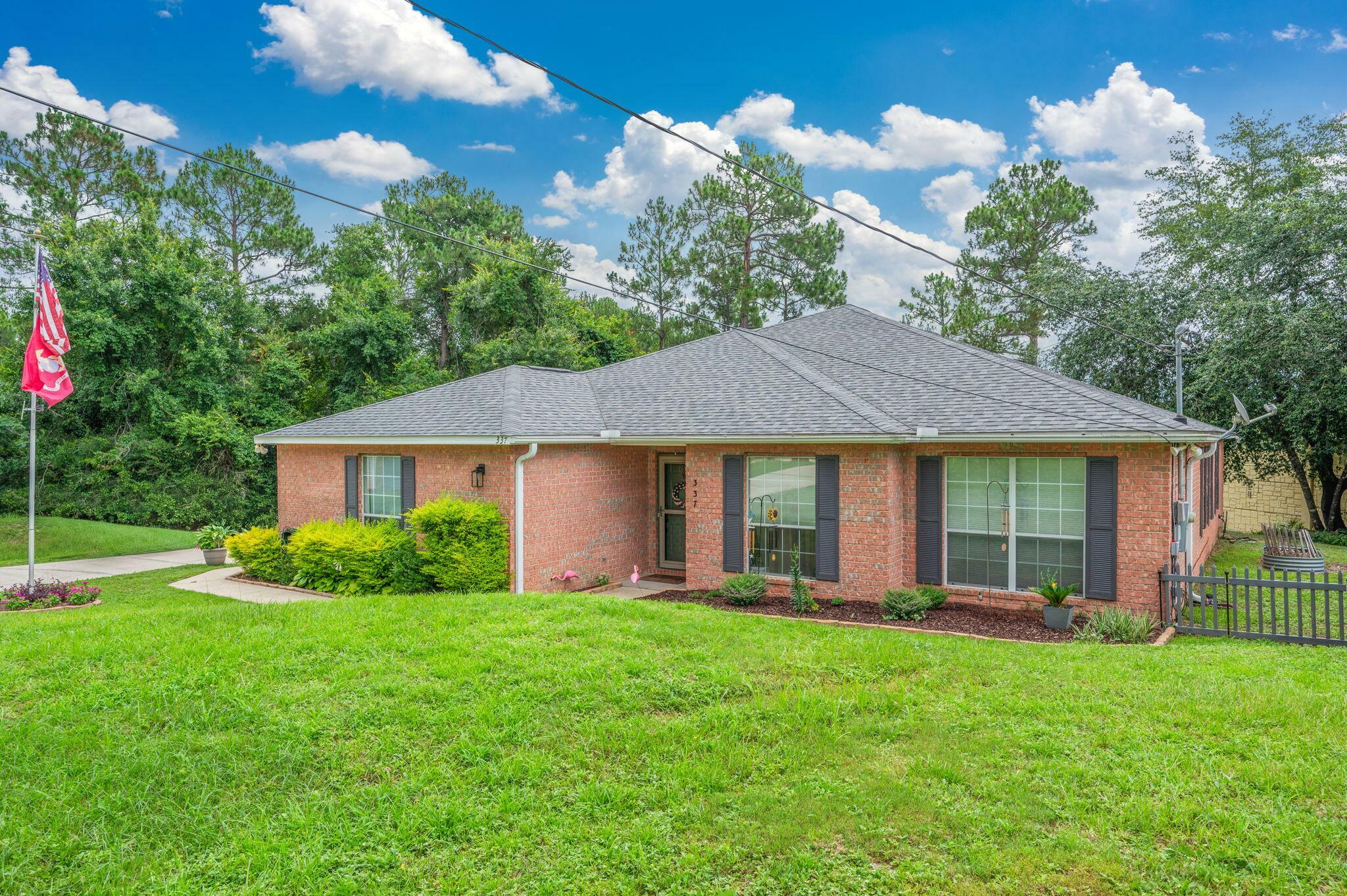 Property Photo: 337 Peggy Drive FL 32536