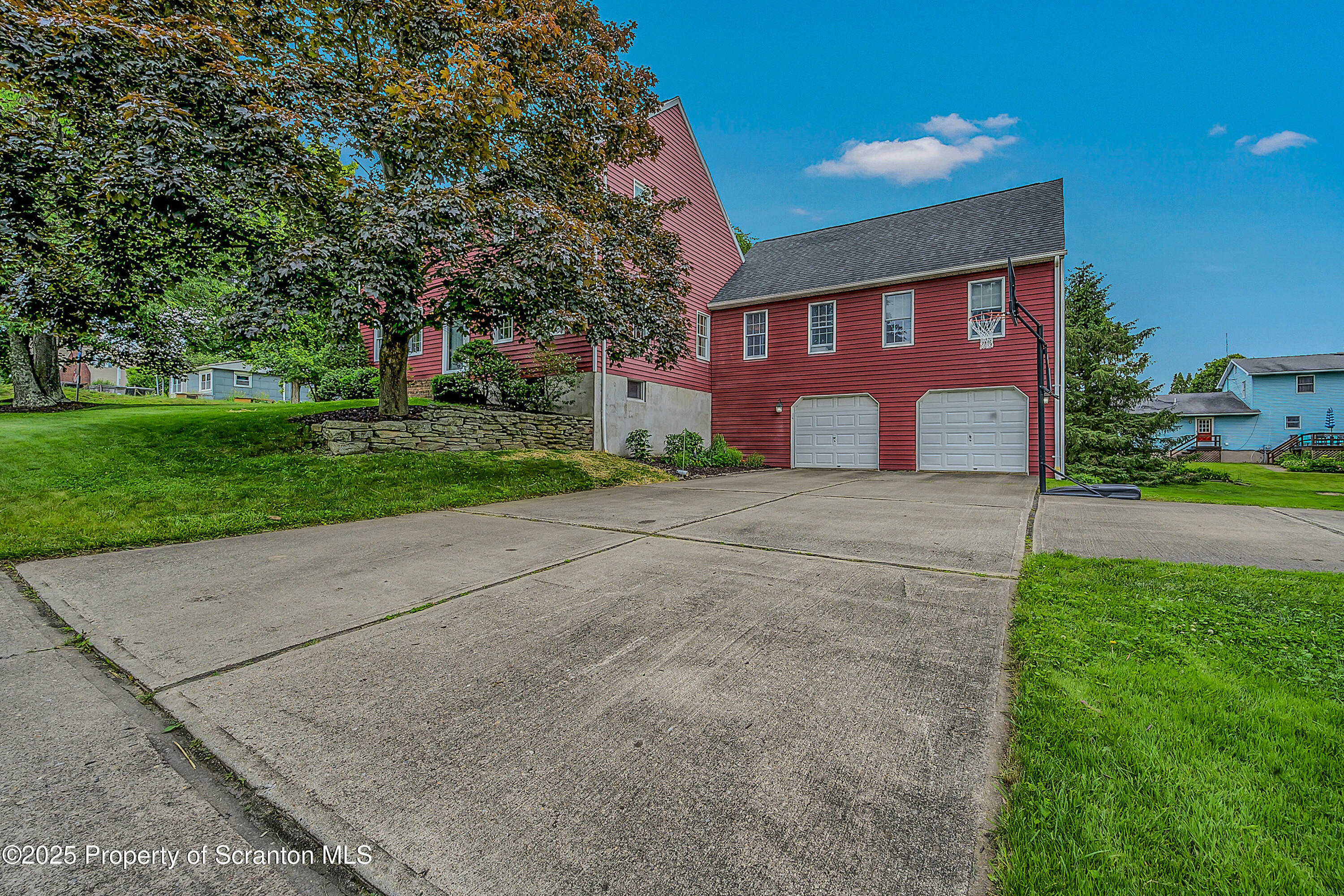 Property Photo: 826 Fairview Road PA 18411