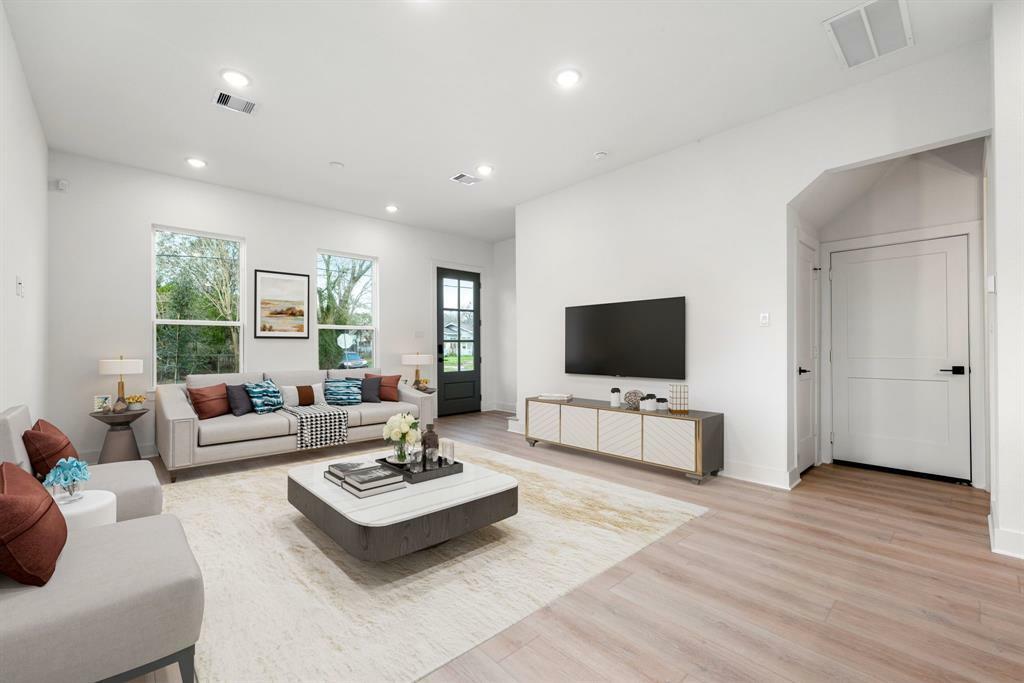 Property Photo:  751 Dumble Street  TX 77023 