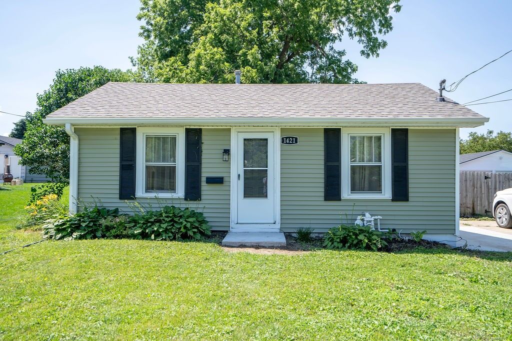 Property Photo:  1421 N 4th Avenue E  IA 50208 