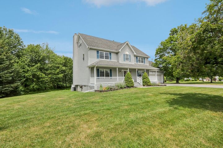 Property Photo:  7 Park Circle  NY 10921 