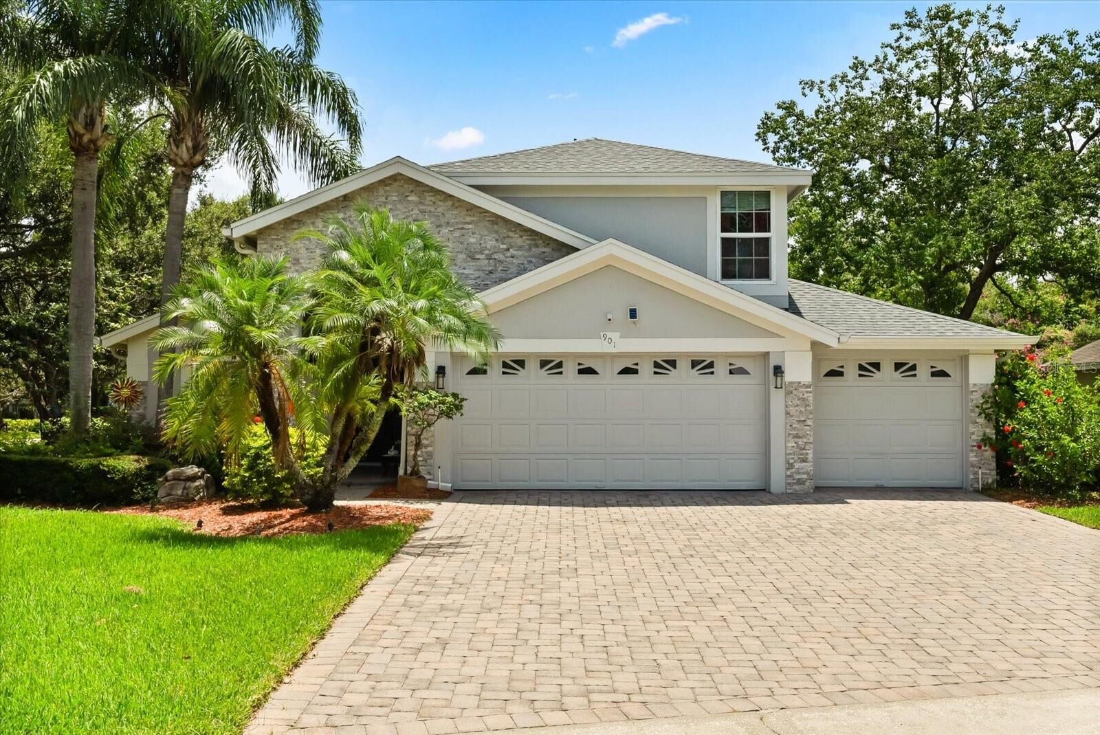 Property Photo: 901 Grovesmere Loop FL 34761