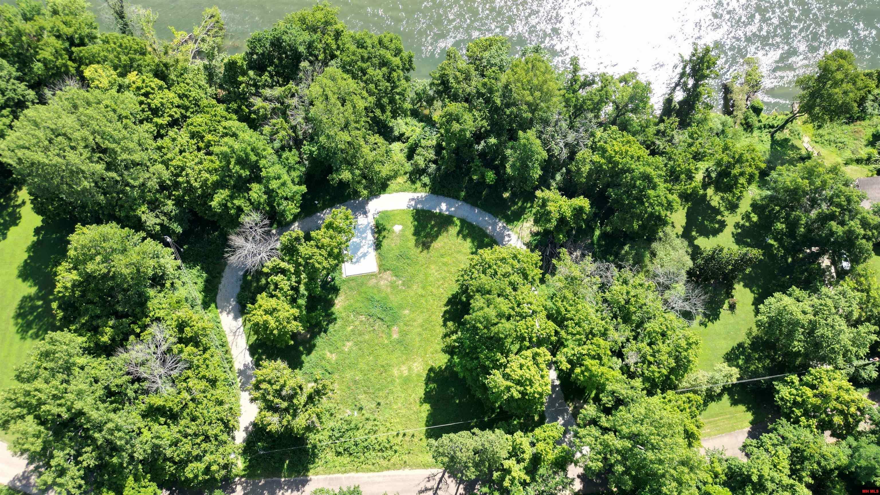 Property Photo: 1566 Riverview Drive AR 72658
