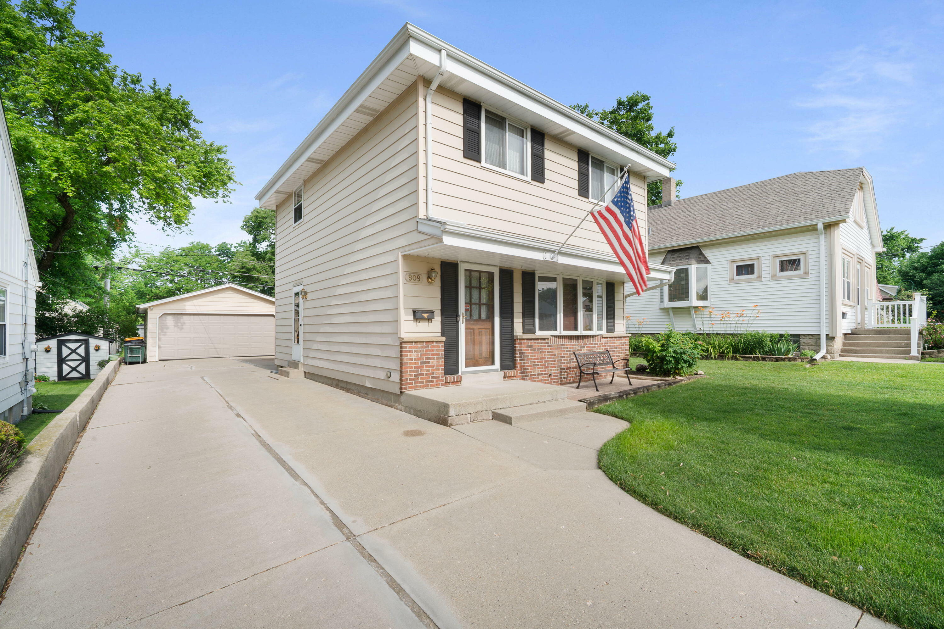 Property Photo: 909 S 110th St WI 53214