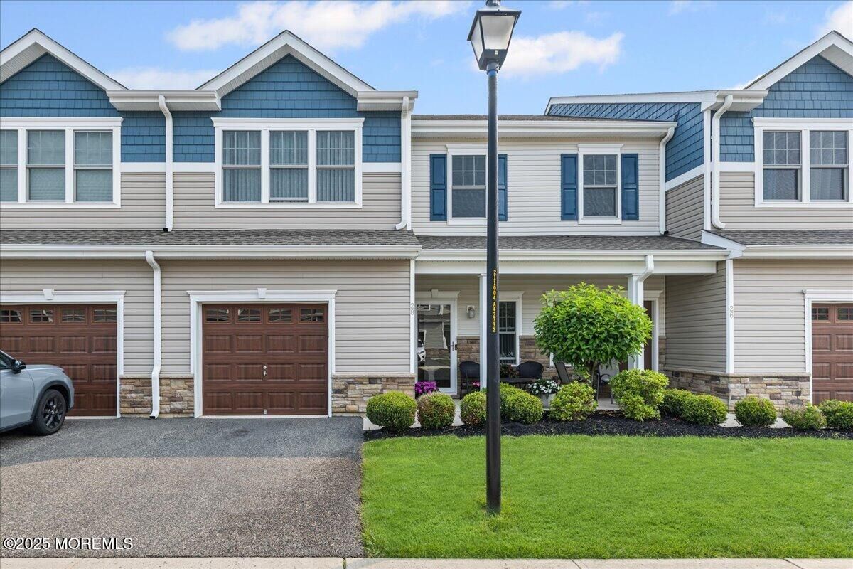 Property Photo:  28 Rockingham Way  NJ 08759 