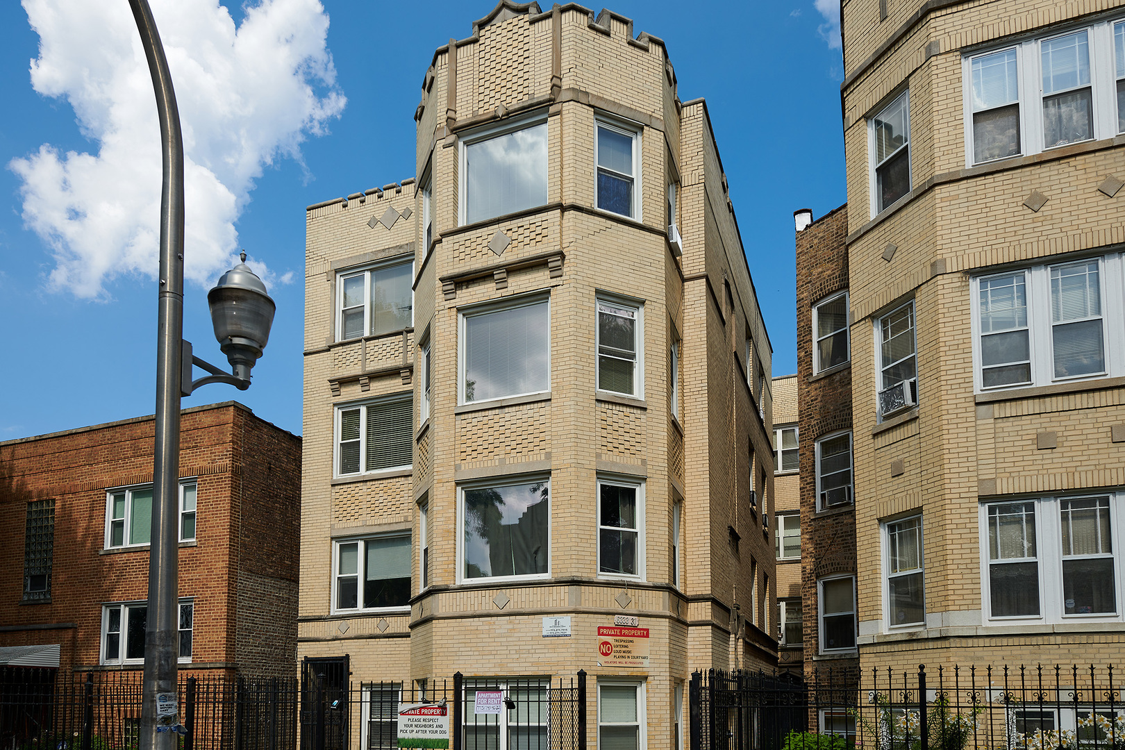 Property Photo: 6333 N Francisco Avenue 2 IL 60659