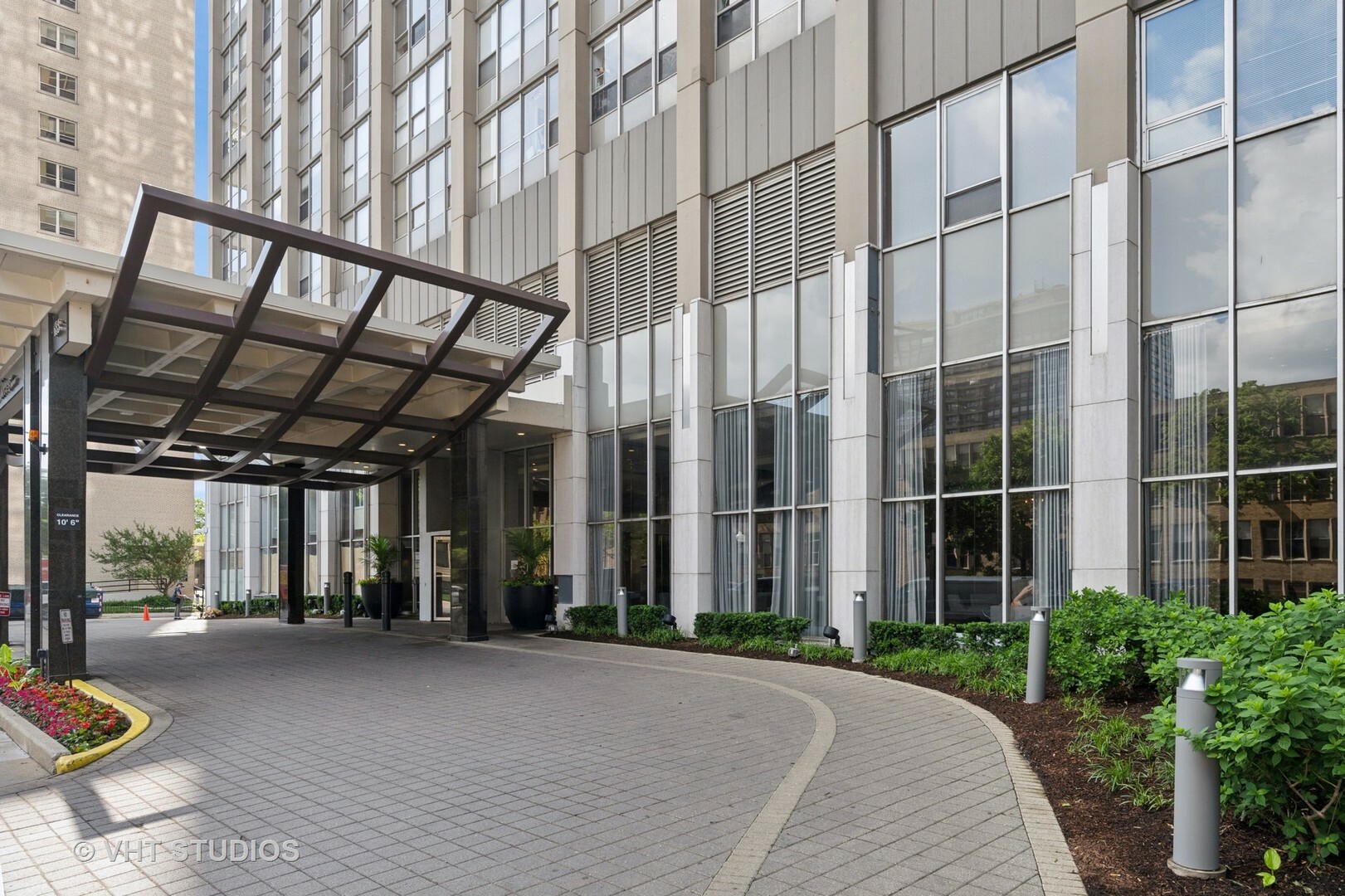 Property Photo: 655 W Irving Park Road 2608 IL 60613