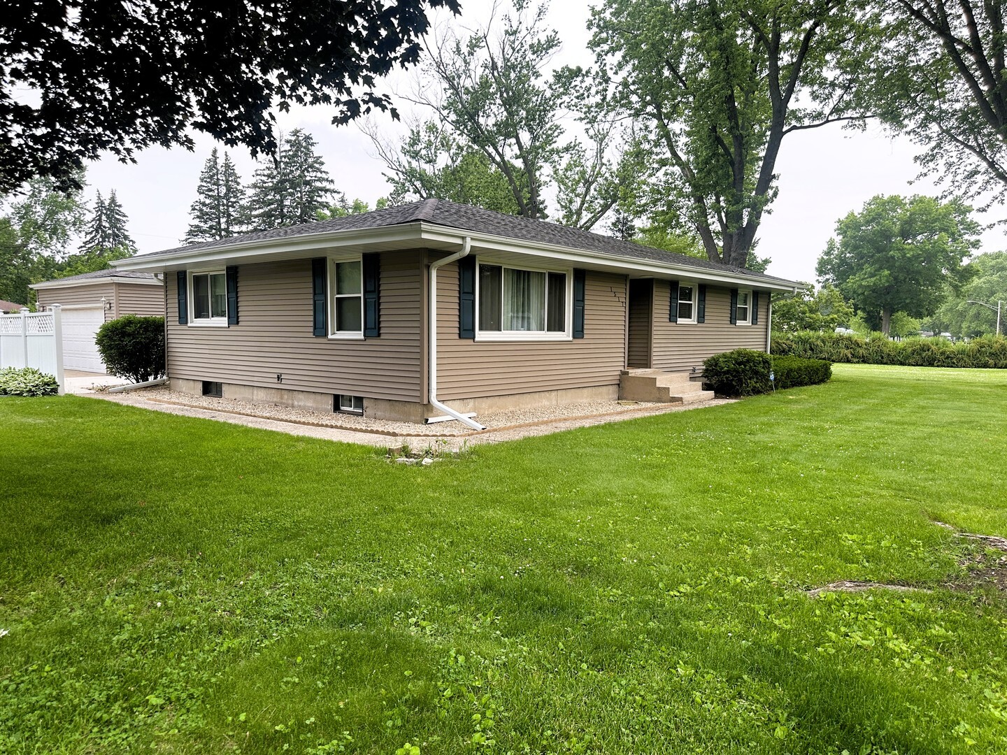 Property Photo: 1517 Juniper Lane IL 61115