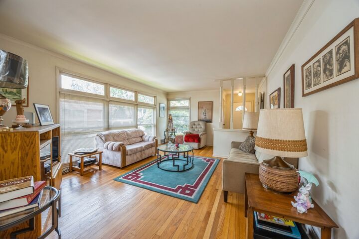 Property Photo: 1900 Belleview Avenue IL 60154