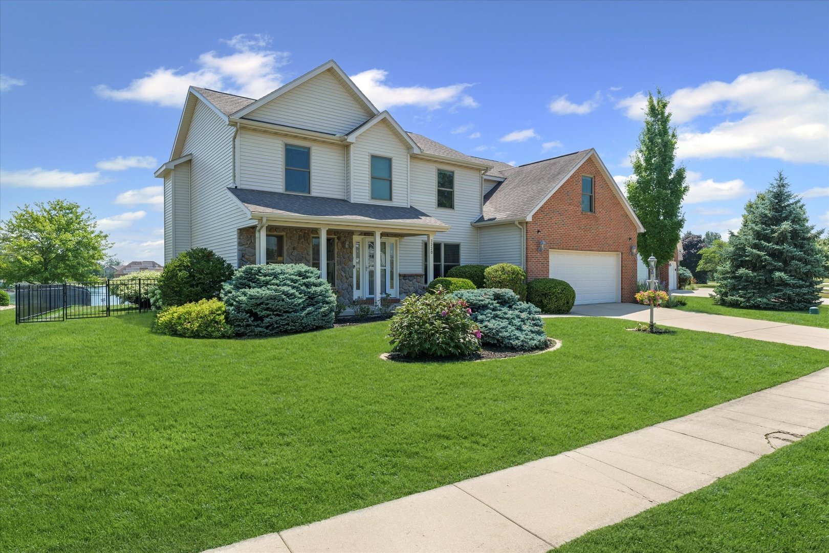 Property Photo: 3220 Weeping Cherry Drive IL 61822