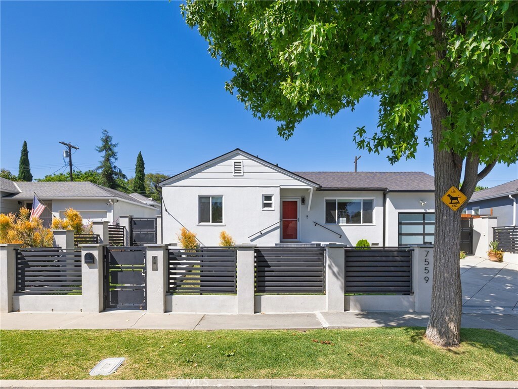 Property Photo: 7559 Midfield Avenue CA 90045