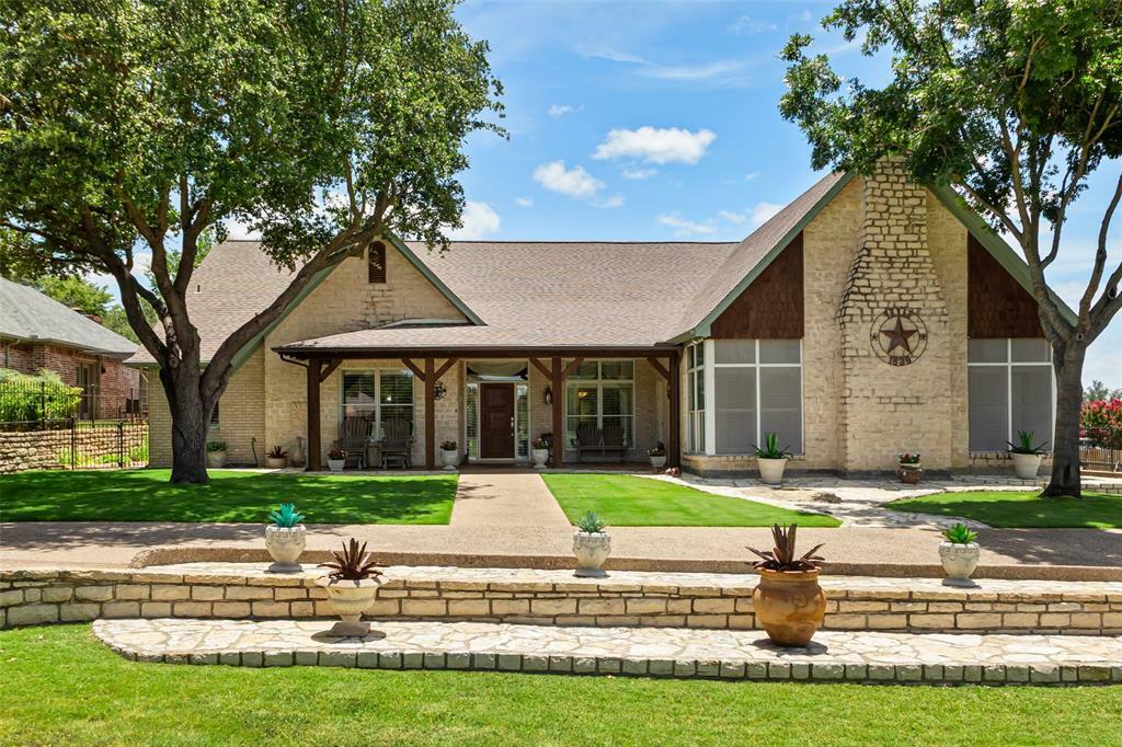 Property Photo: 5217 Fairway Circle TX 76049