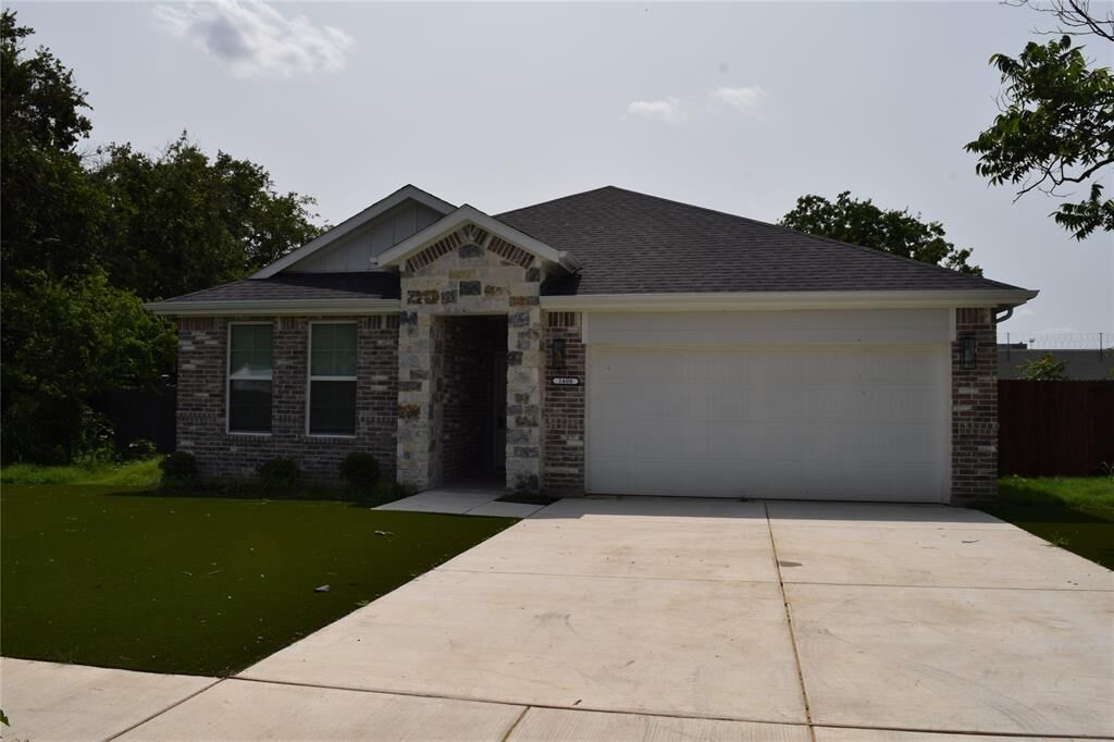 Property Photo: 1400 Wallace Street TX 76105