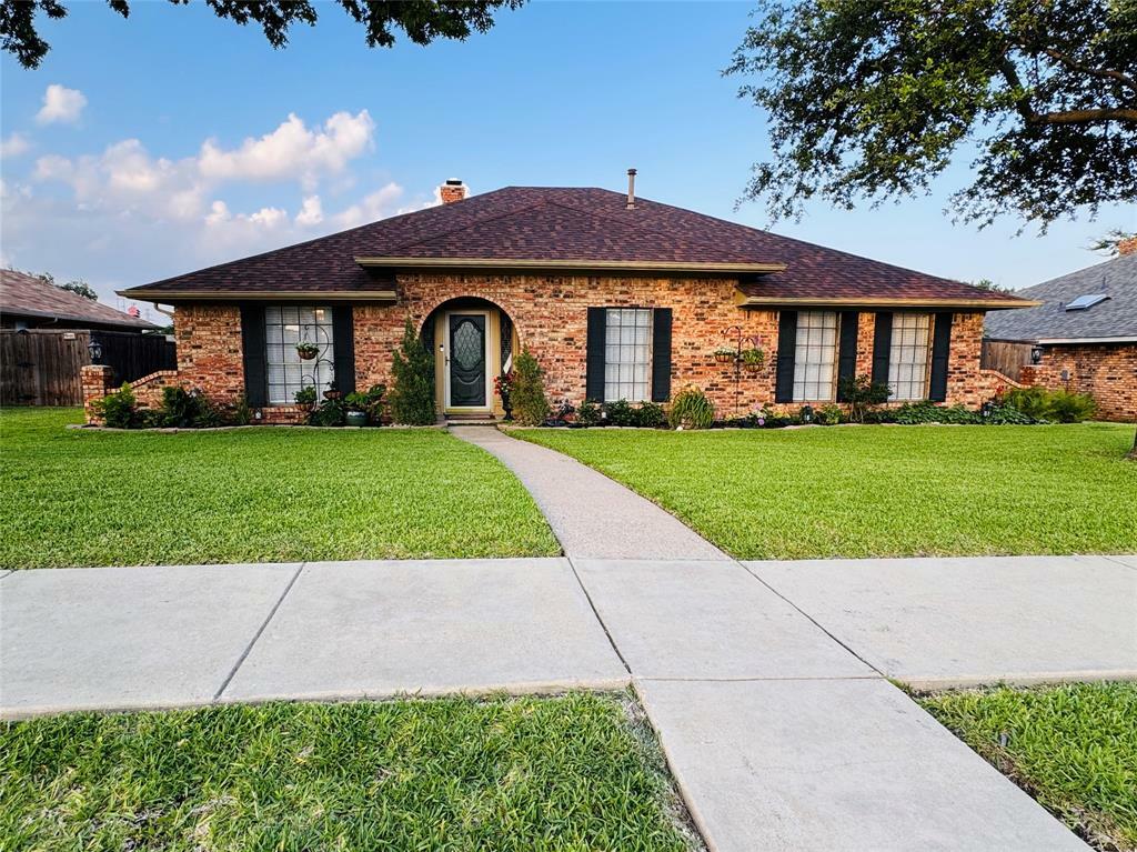 Property Photo: 4706 Silverthorn Drive TX 75150