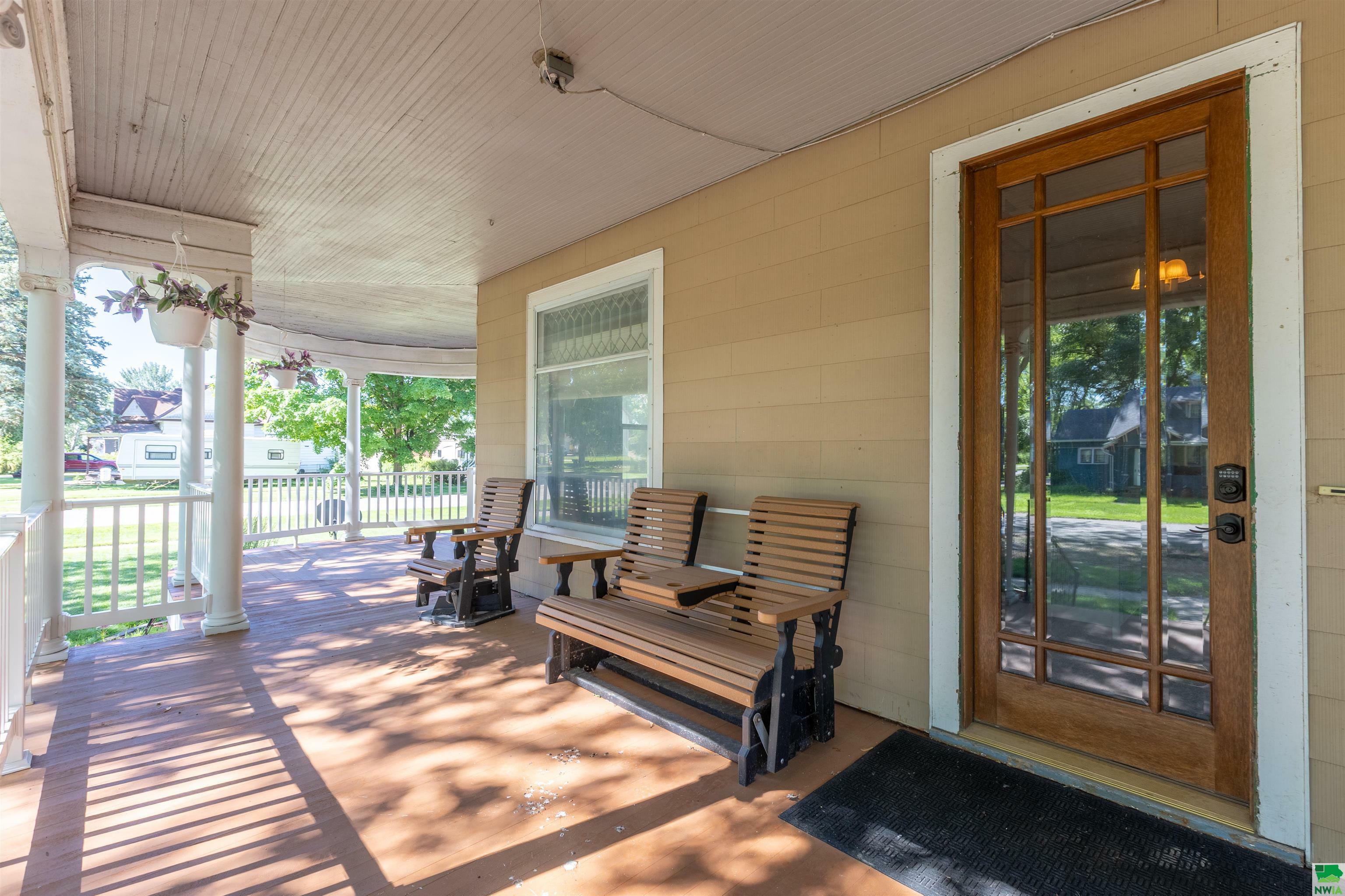 Property Photo: 207 2nd Ave S IA 51004