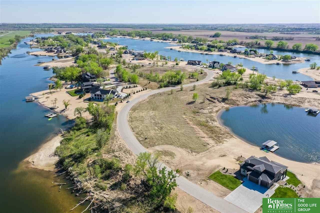 Property Photo:  627 Kingfisher Circle  NE 68003 