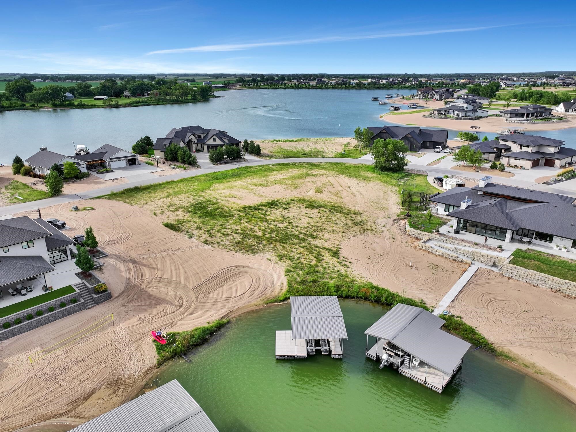 Property Photo: 627 Kingfisher Circle NE 68003