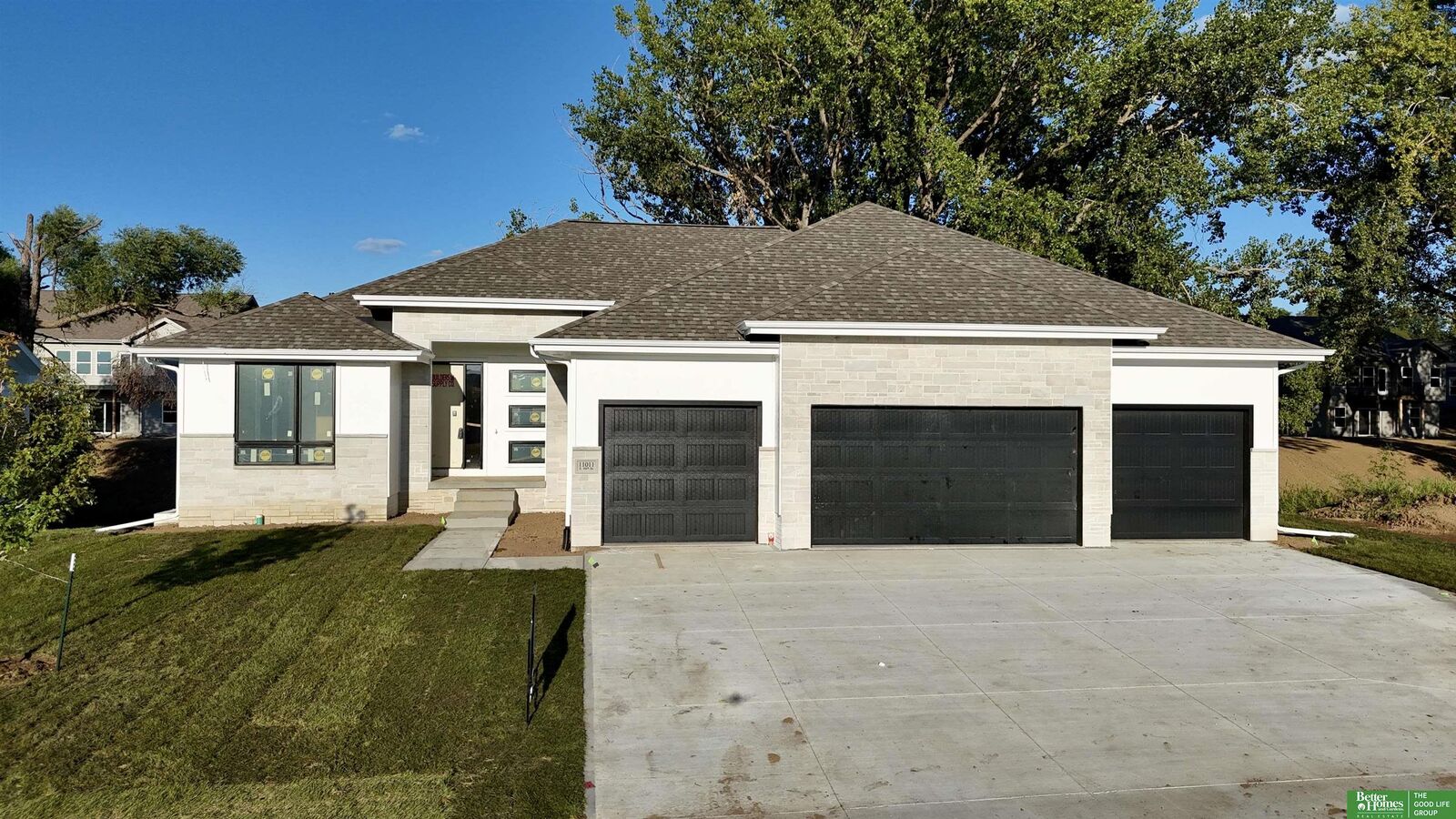 Property Photo: 11011 S 98th Street NE 68046