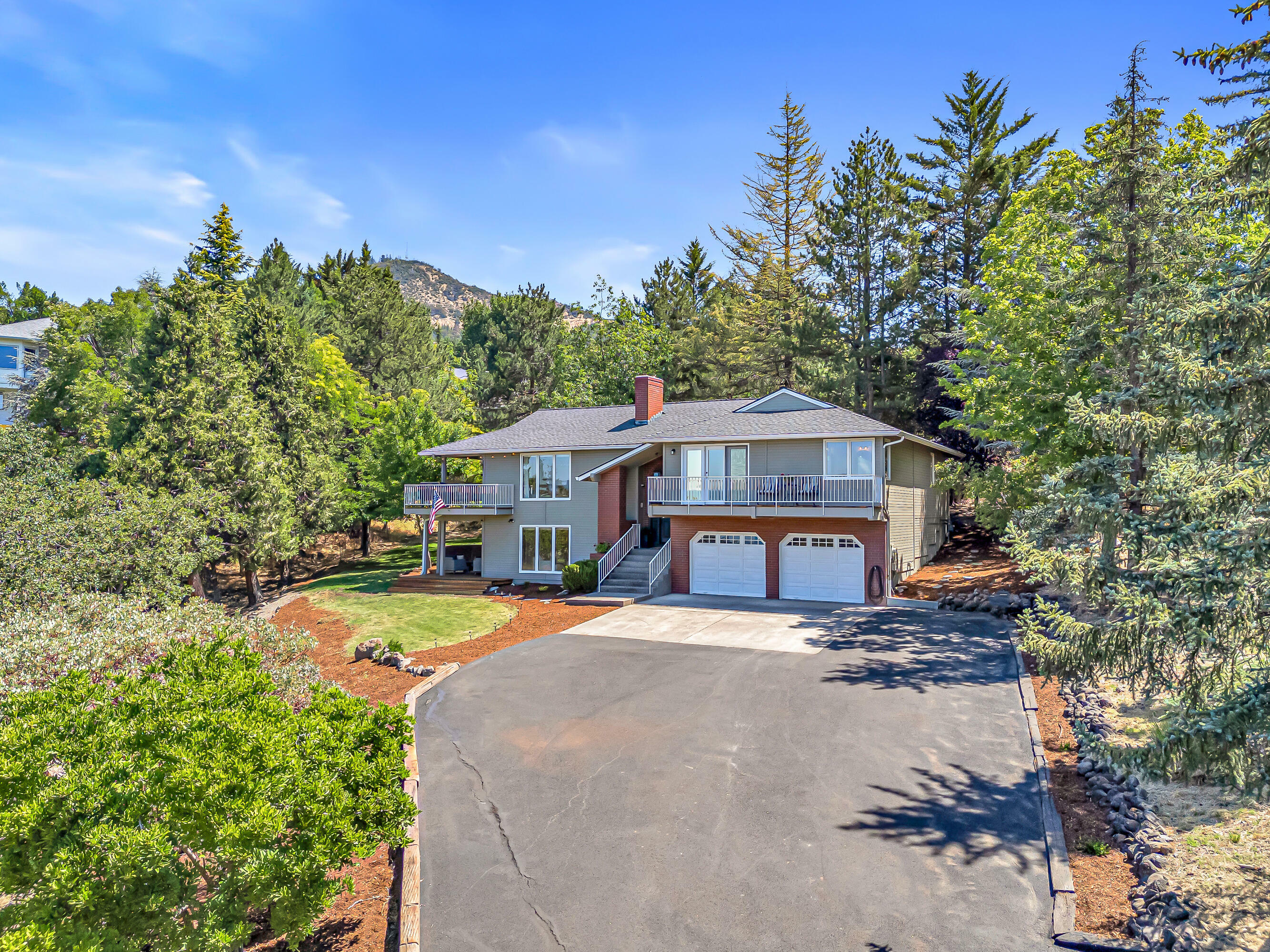 1441 Highcrest Drive  Medford OR 97504 photo