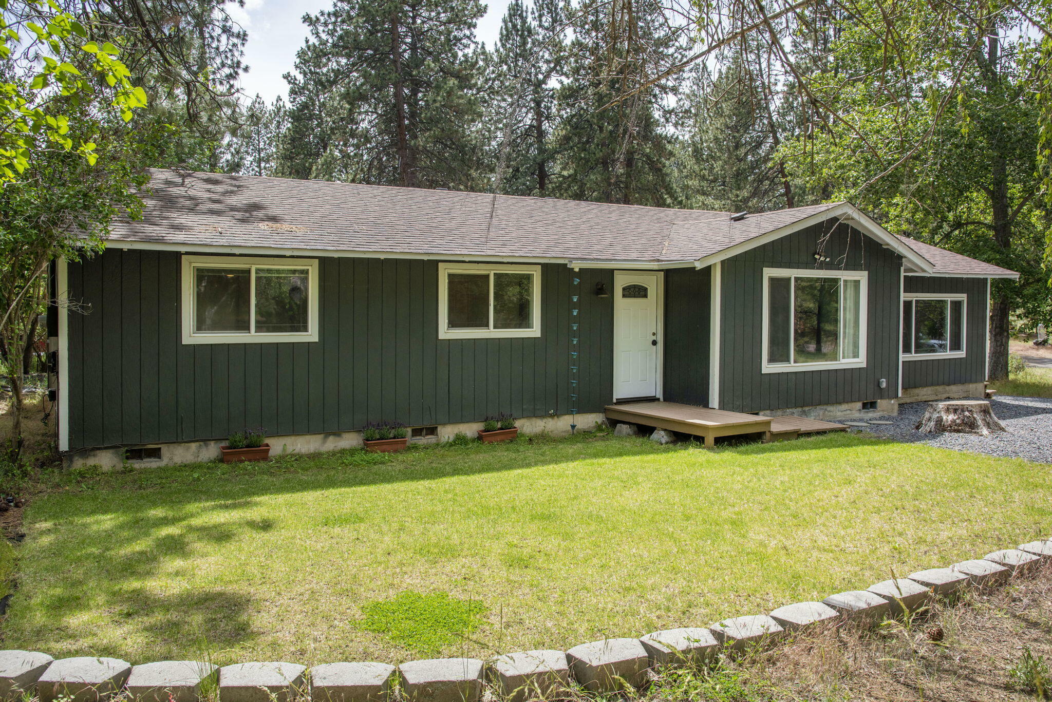 Property Photo: 18949 Baker Road OR 97702