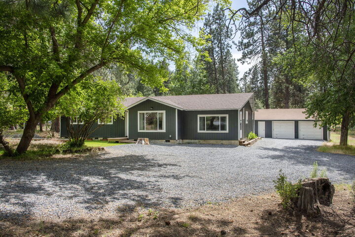 Property Photo: 18949 Baker Road OR 97702