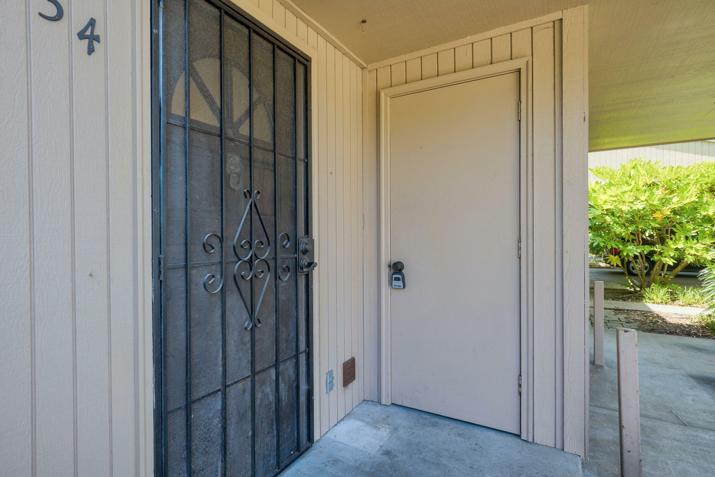 Property Photo:  1034 SE Camelot Drive  OR 97526 