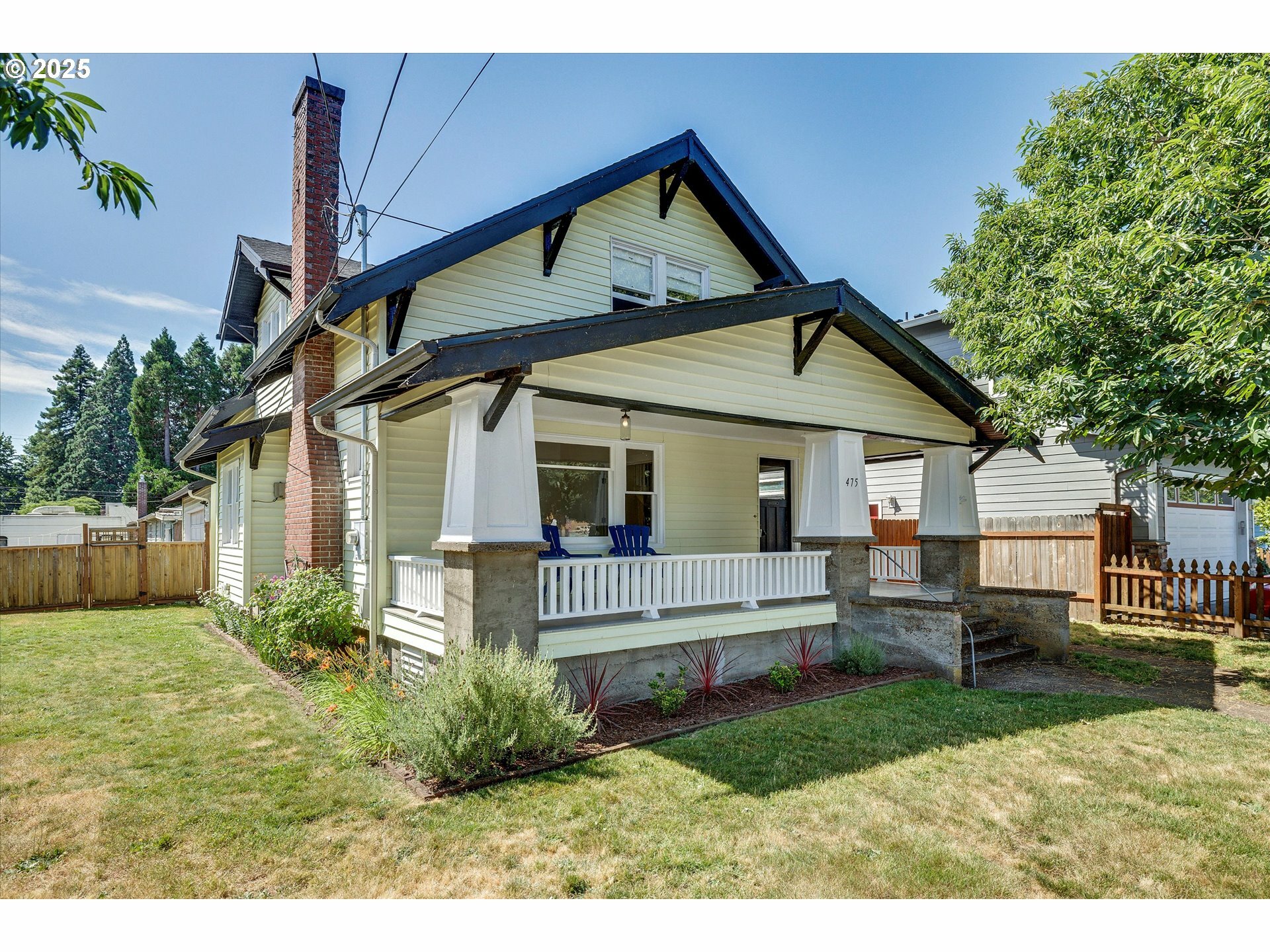 Property Photo:  475 E Arlington St  OR 97027 