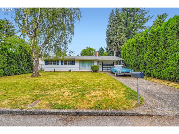 Property Photo:  3209 SE 165th Pl  OR 97236 