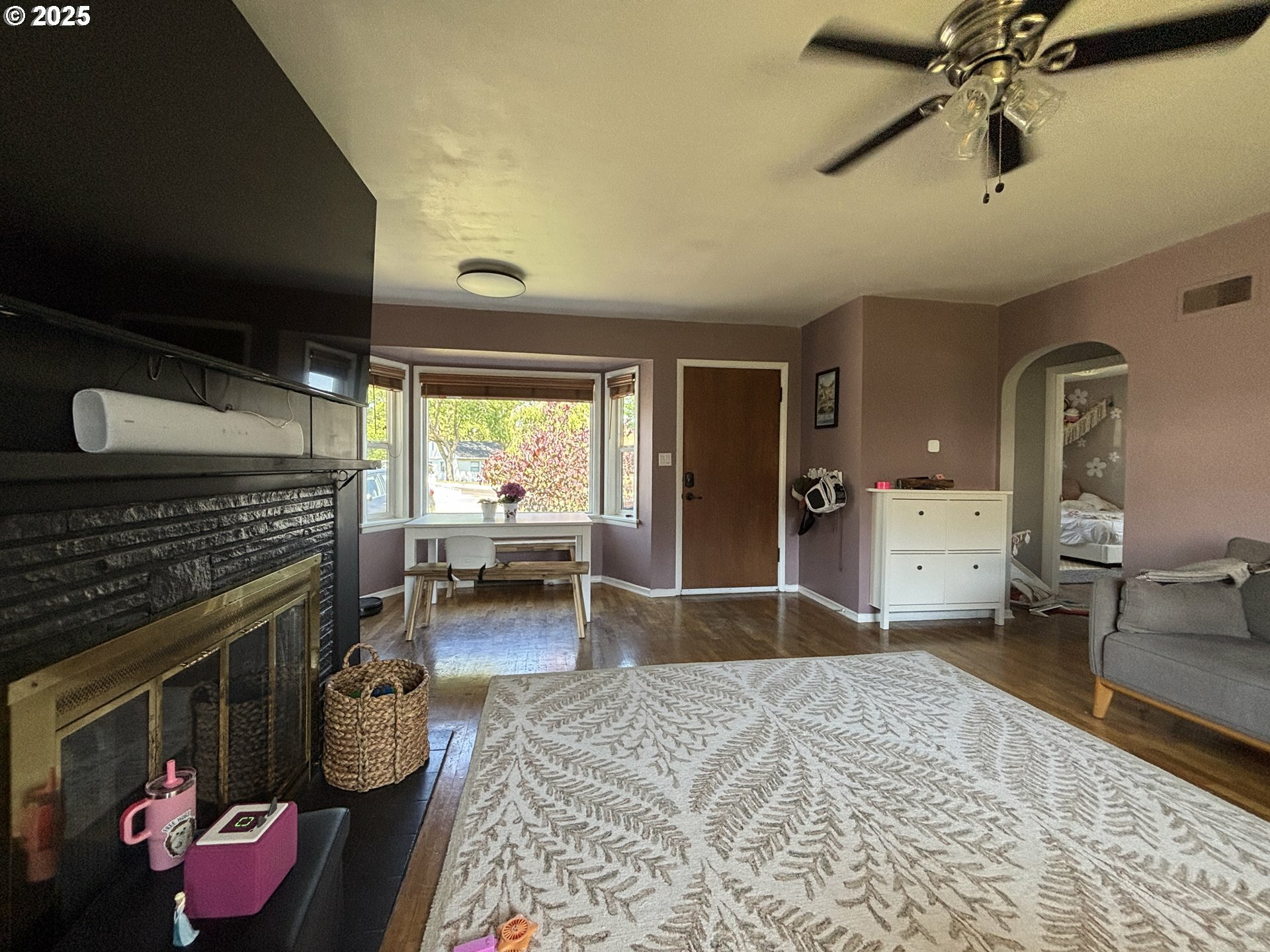 Property Photo:  735 NW 10th St  OR 97801 