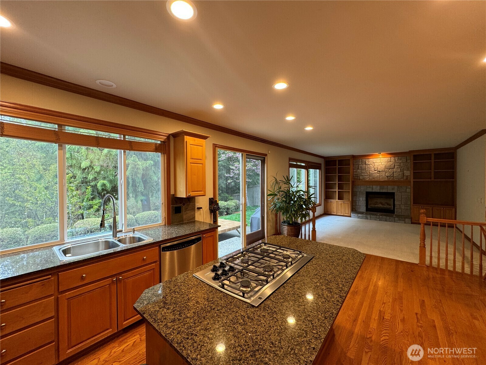 Property Photo: 19416 NE 43rd Place WA 98074