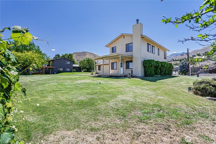 Property Photo: 919 Woodward Drive WA 98801