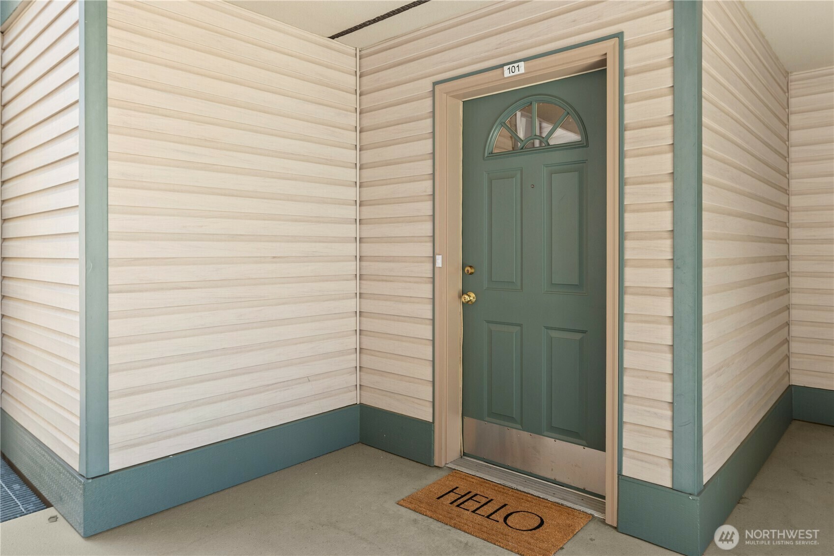 Property Photo:  323  3rd Avenue N 101  WA 98020 