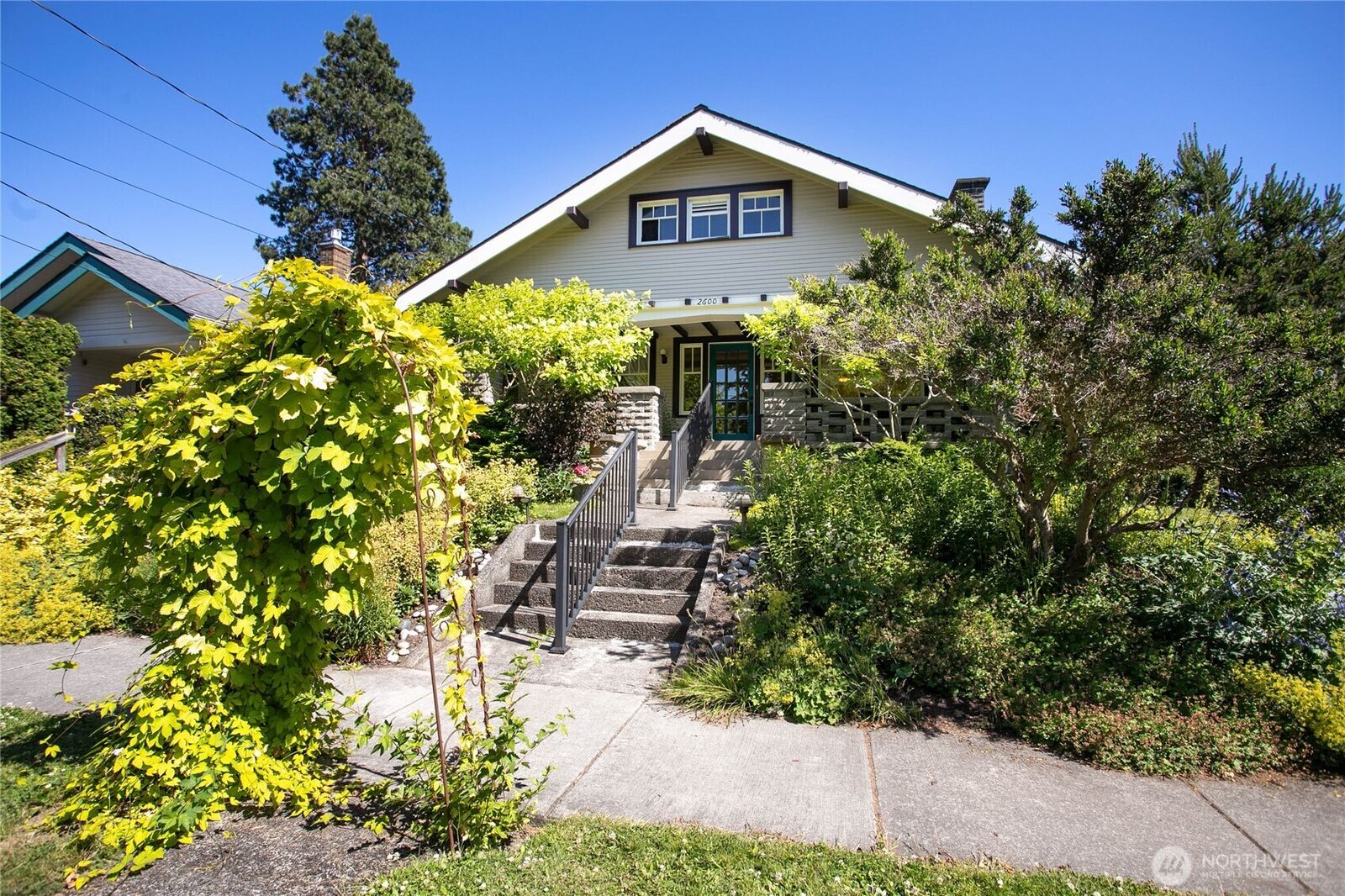 Property Photo:  2600  H Street  WA 98225 