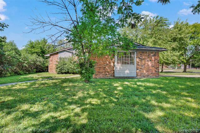Property Photo:  5620 Kaufman Street  MI 48125 