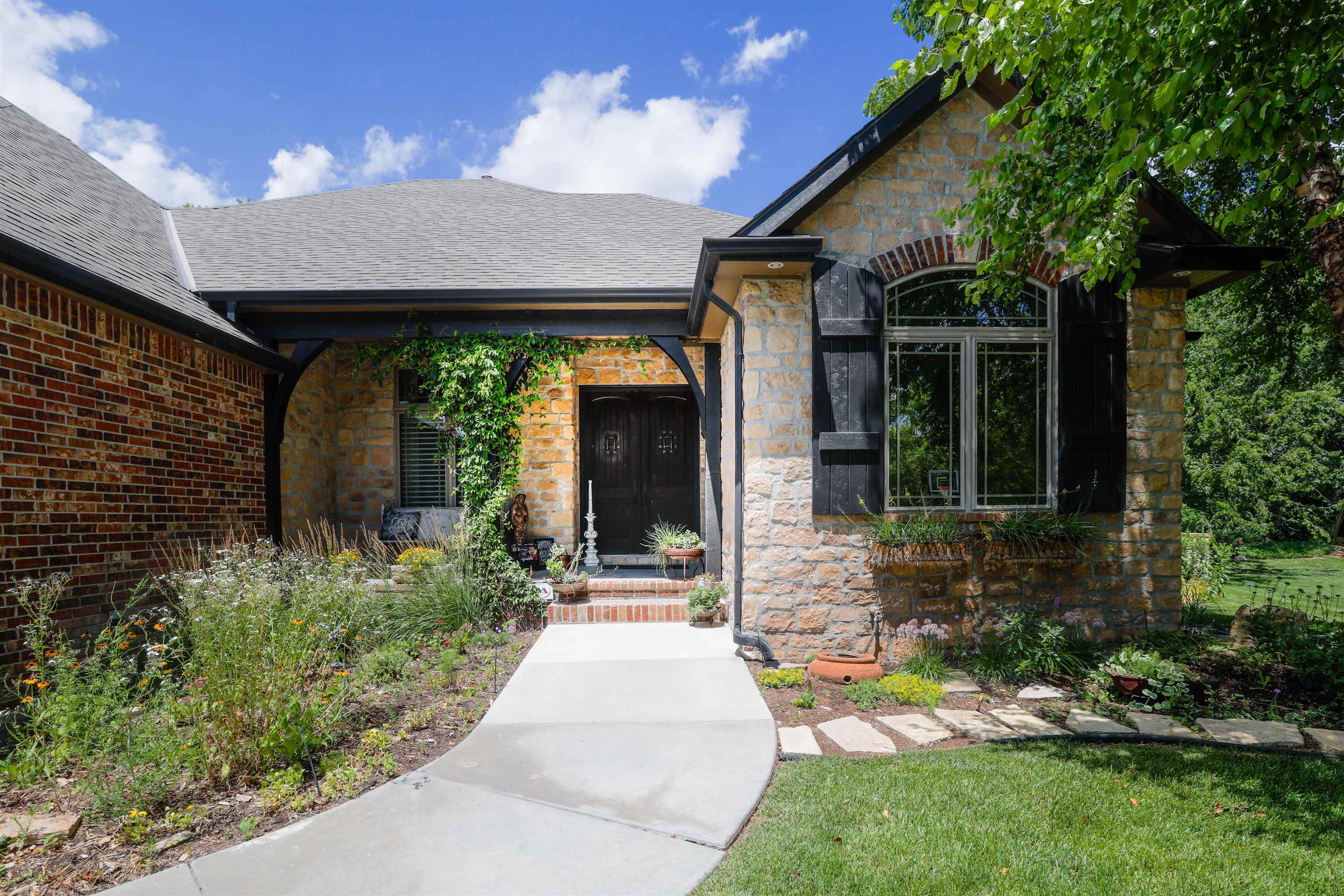 Property Photo: 617 N Bracken Ct KS 67206